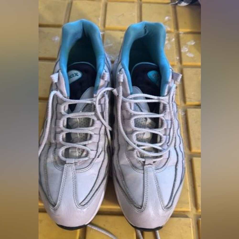 Nike maxes 11